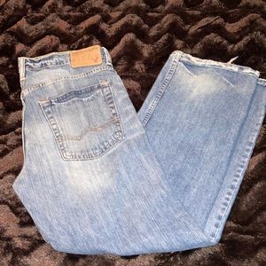 American Eagle men’s distressed jeans